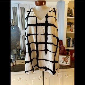 NWOT Black/White Vneck Tank/Blouse/Shell Top